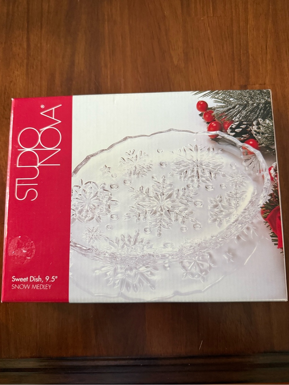 Studio Nova Clear Glass Snowflake Sweet Dish with Red Accent Box